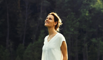 Woman wearing a white linen dress outdoors